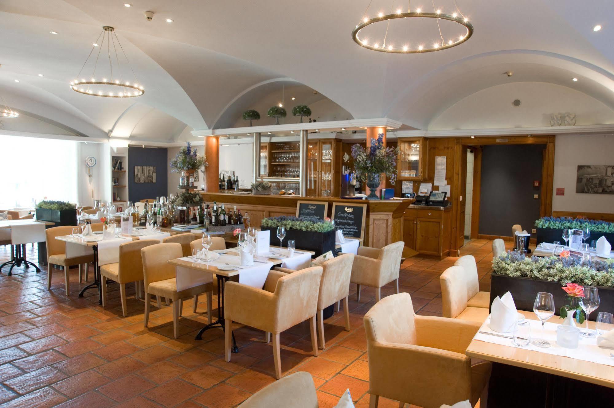 Hofgut Georgenthal Hotel Hohenstein Exterior photo